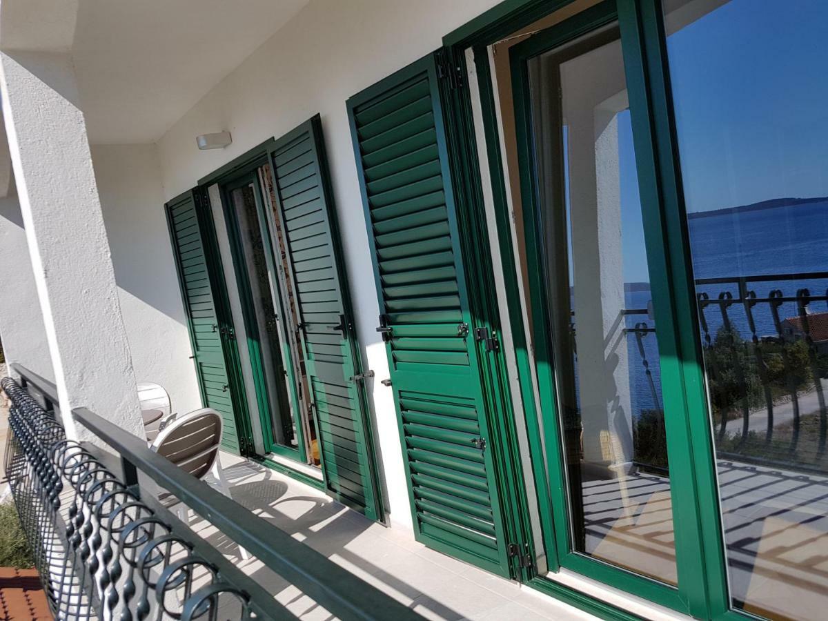 Villa Berg Maslinica Exterior photo